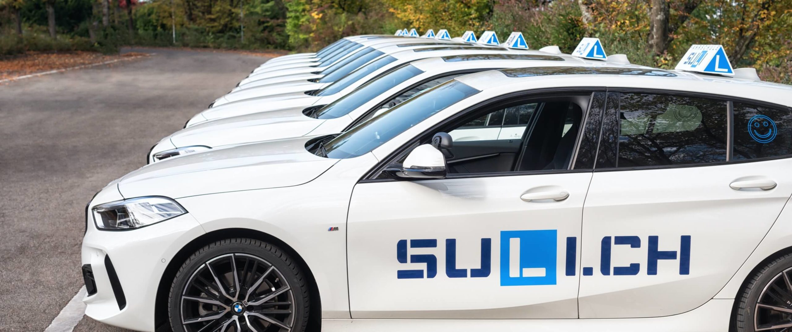 Unsere Fahrschulautos, bereit für die nächste Fahrstunde.