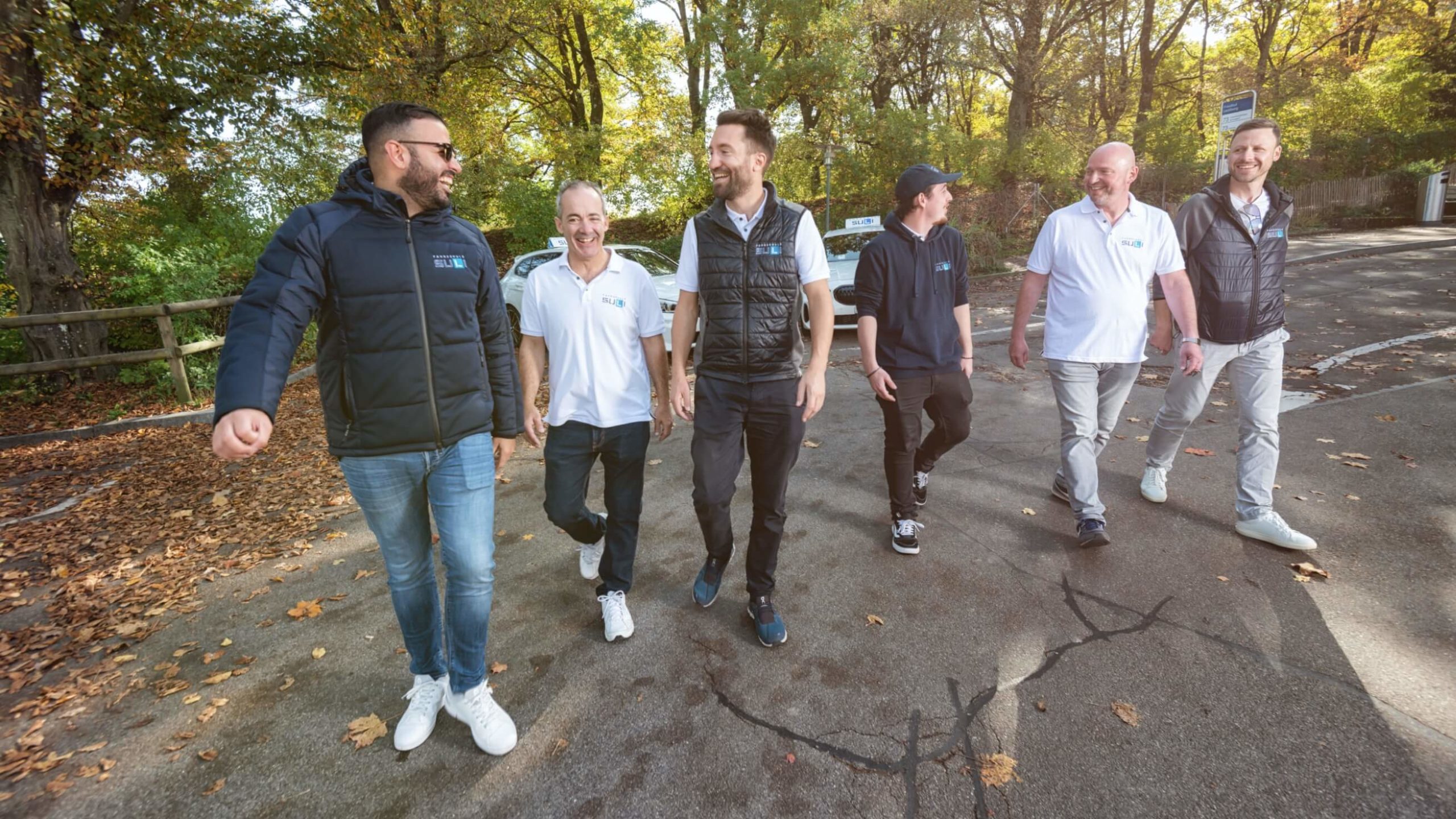 Mitarbeiter der Autofahrschule SULI – das Team in entspannter Atmosphäre unterwegs
