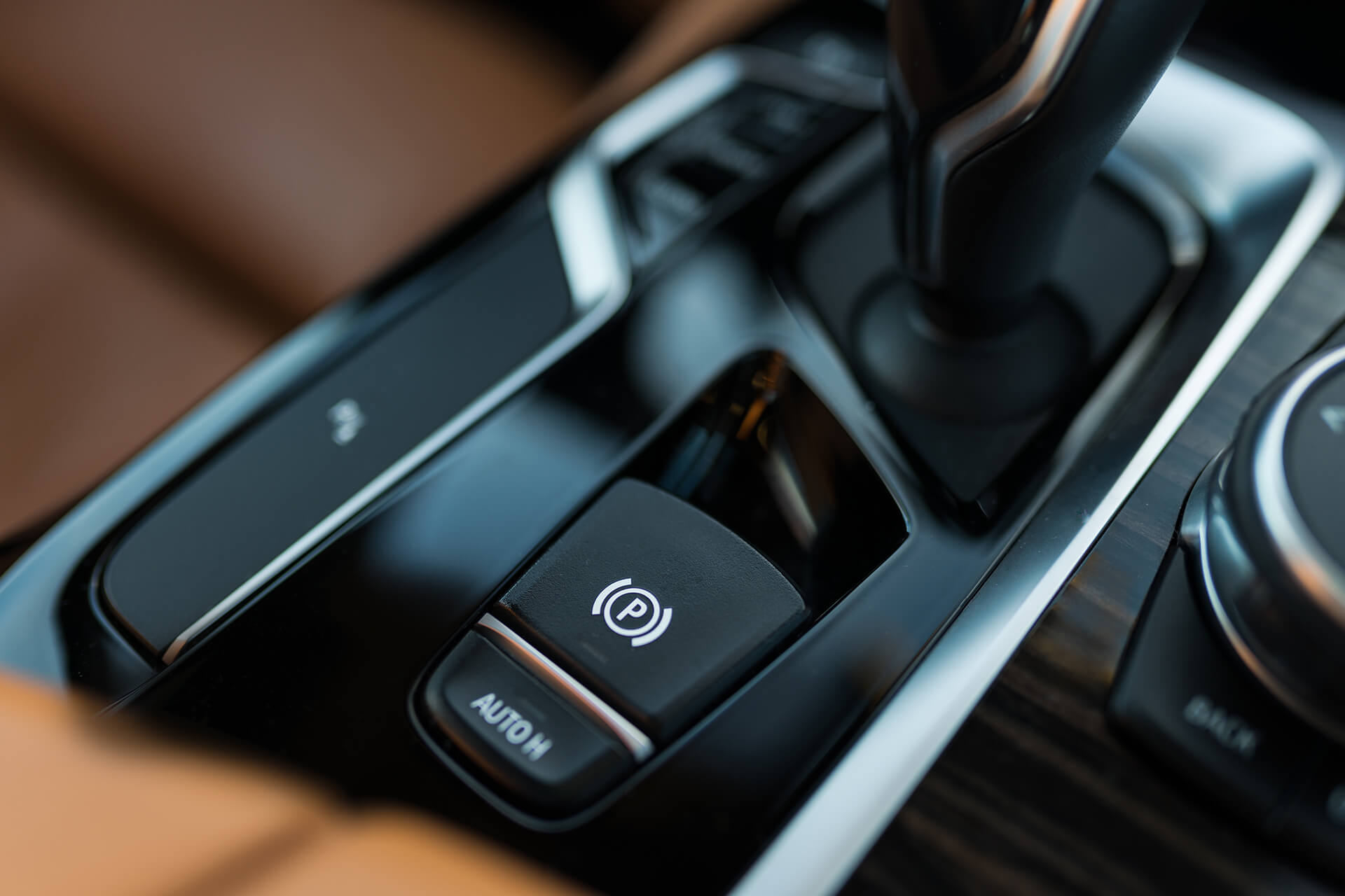 Lernfahrt mit elektrischer Handbremse – erlaubt oder nicht?
