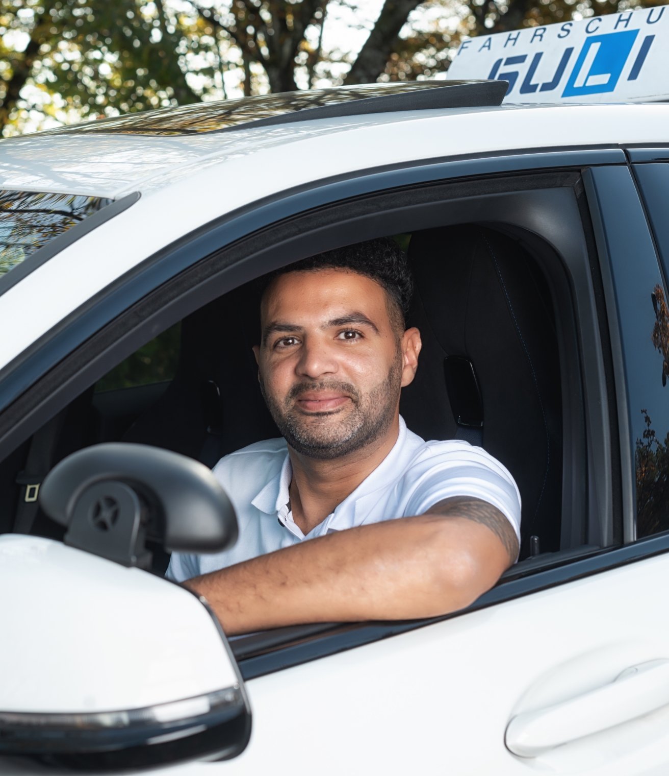 Fabio, Fahrlehrer bei der Autofahrschule SULI in Zürich – Dein sympathischer Fahrlehrer für individuelle Fahrstunden.