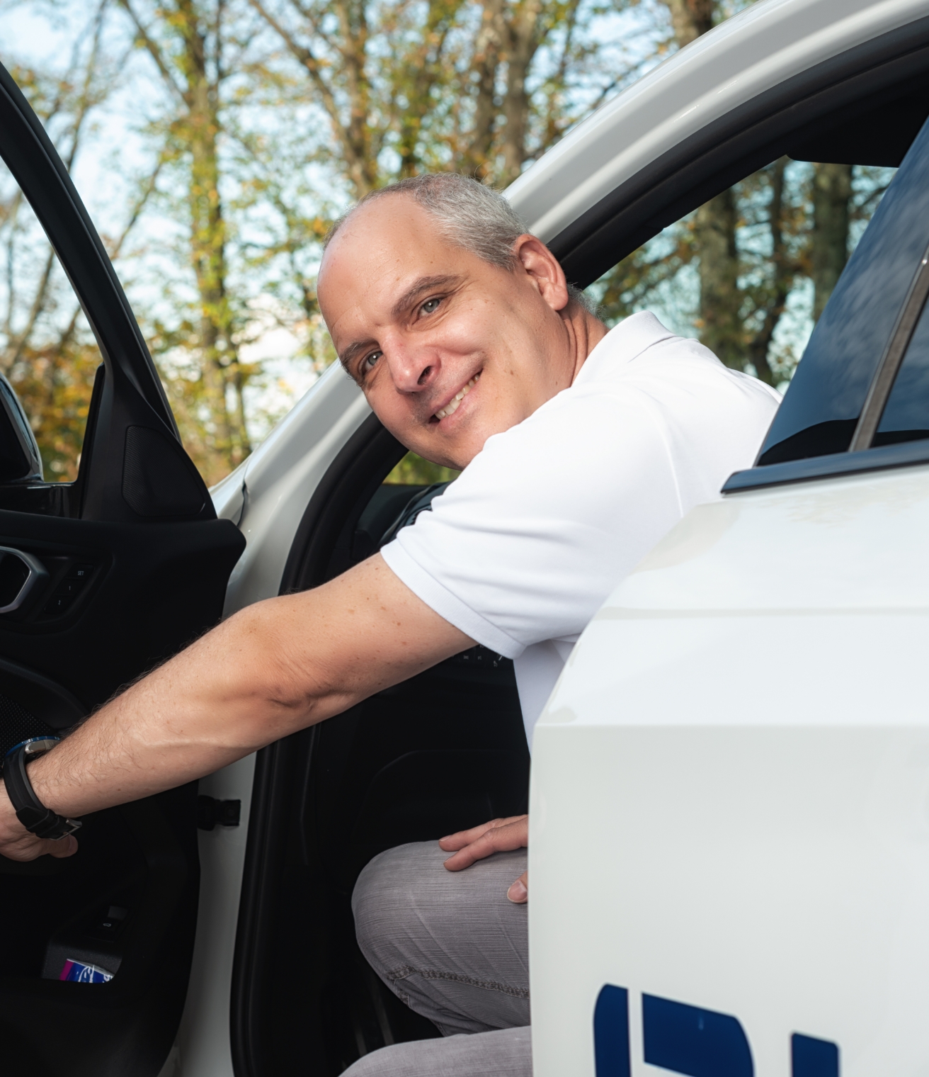 Leonardo – Fahrlehrer bei der Autofahrschule SULI – Dein zuverlässiger Partner für die Fahrausbildung