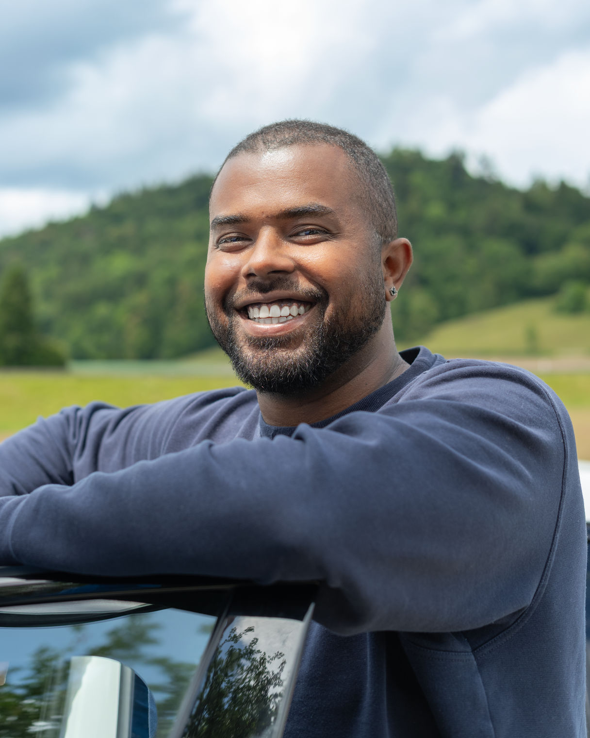 Mitarbeiter Tiago von der Fahrschule SULI in Zürich – Professionelle Fahrstunden und individuelle Beratung.