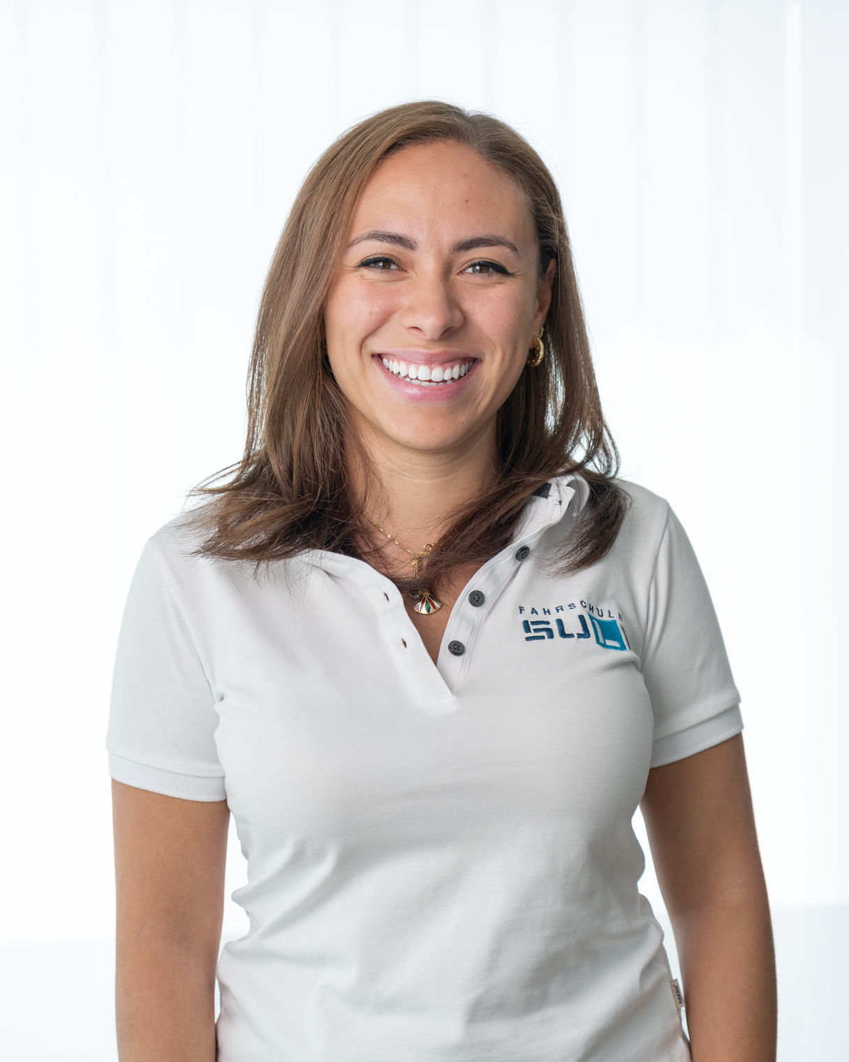 Stefanie, Head of Marketing bei Fahrschule SULI, leitet die Marketingstrategien und sorgt für die Bekanntmachung der Fahrschule.